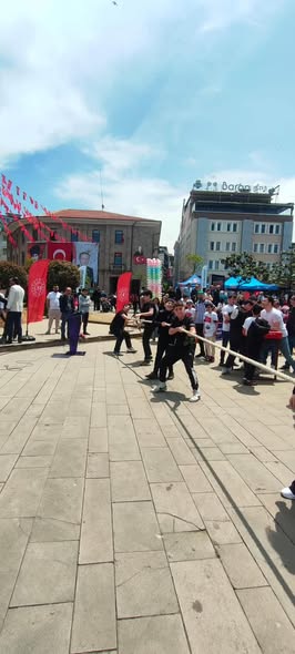 Giresun Atapark’ta Geçlik haftası Halat çekme yarışmaları yapıldı
