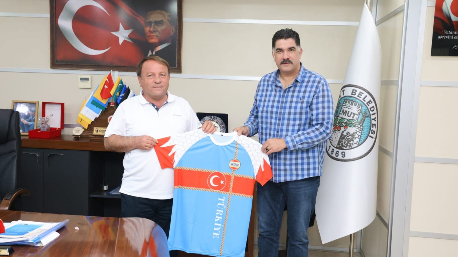 Federasyon Başkanımız Sayın Murat Orhan’ı makamında ziyaret ettiler.