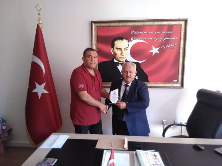 Federasyon Başkanı Eray ALDEMİR adına Plaket takdimi.