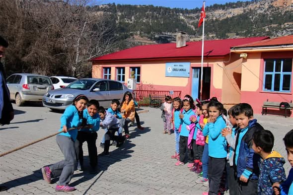 Sosyal Destek Projesi Kapsamında Erdemli Çerçili İlkokulunda Yarışma Düzenledi.