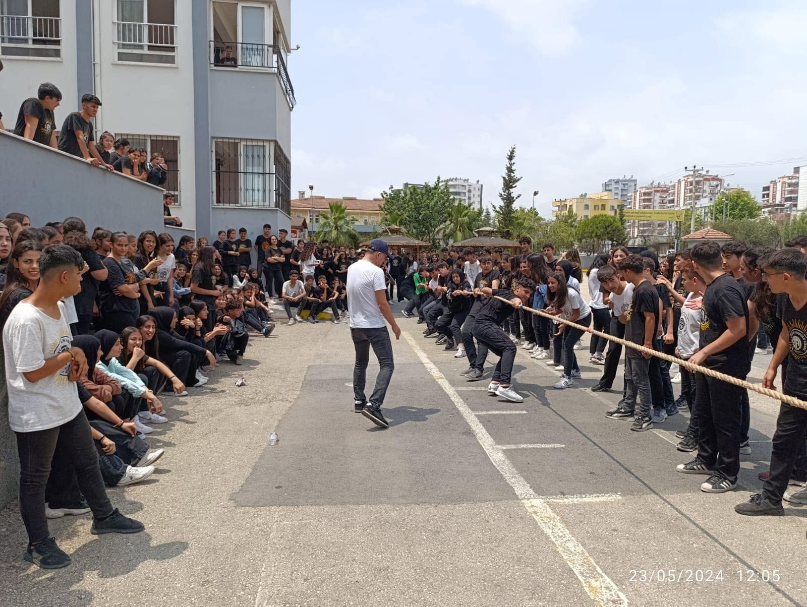 Eyüp Aygar Anadolu Lisesinde Sınıflar arası Halat Çekme Şampiyonası düzenledi. - 1