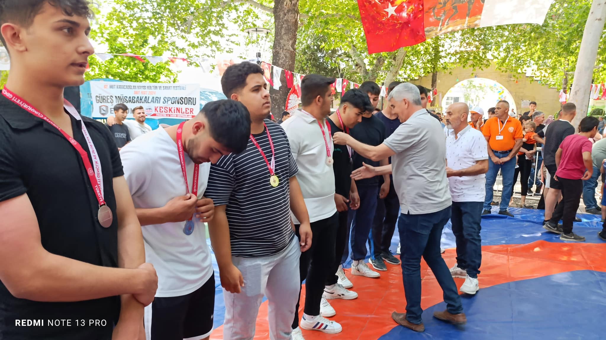 Mut Belediyesi tarafından yapılan Spor festivalinde Halat Çekme yarışması yapıldı - 1