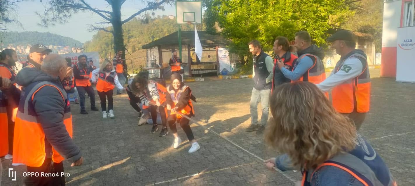 AFAD Gönüllüler Haftası Kapsamında; "Halat Çekme" etkinliği yapıldı. - 1