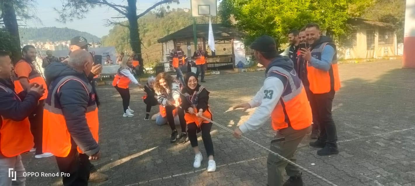 AFAD Gönüllüler Haftası Kapsamında; "Halat Çekme" etkinliği yapıldı. - 2