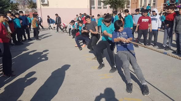 700.Yıl Ortaokulunda sınıflar arası Halat Çekme şampiyonası yapıldı. - 2